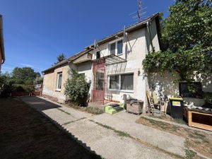 Eladó családi ház Nyúl, 130m2