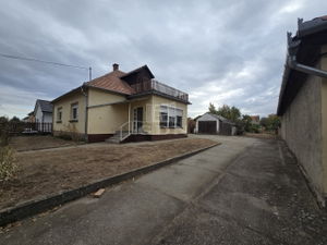 Eladó családi ház Érsekcsanád, 98m2
