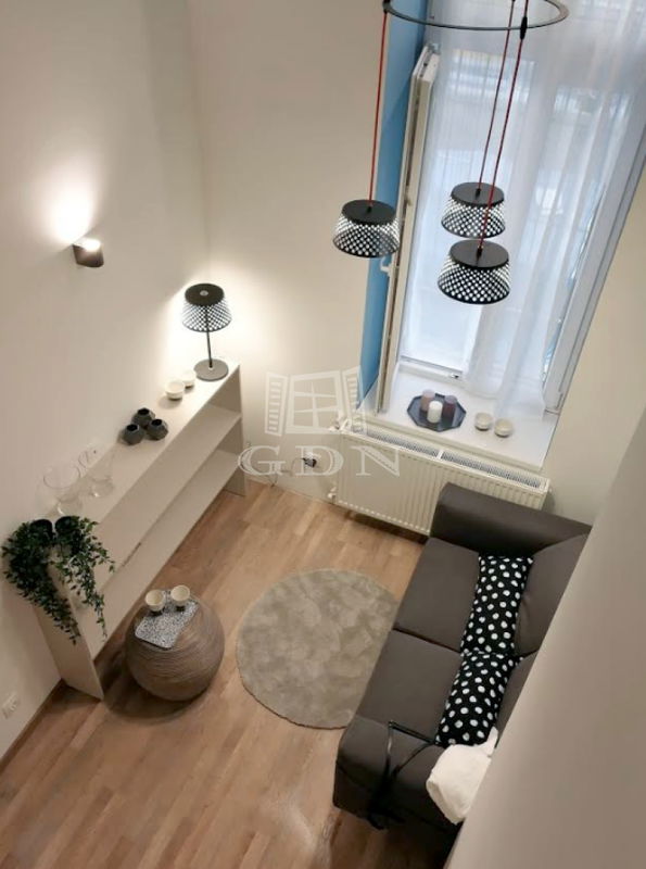 出卖 Budapest VI. kerület 公寓房（砖头）