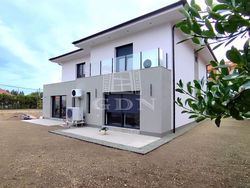 Kistarcsa Semidetached house