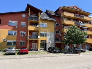 Eladó üzlethelyiség Szigetszentmiklós, 247m2