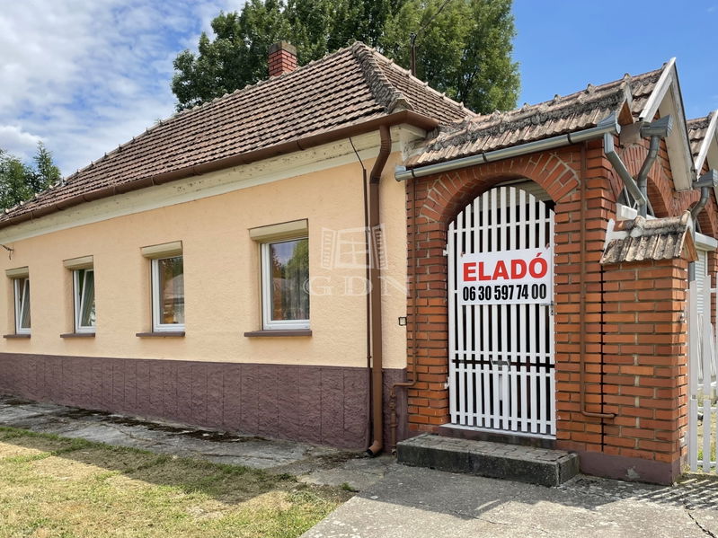 Eladó Hosszúpereszteg Családi ház