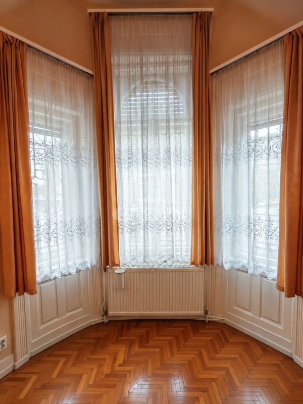 出卖 Budapest XIV. kerület 公寓房（砖头）