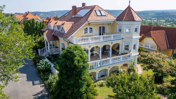 Hévíz Vendéglátás - 273.047.950 Ft
