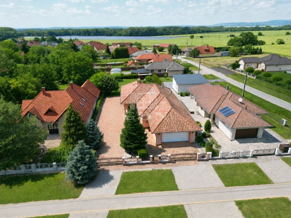 Balatonszentgyörgy Családi ház - 197.856.000 Ft