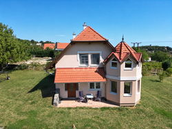 Ábrahámhegy Családi ház