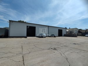 Kiadó raktár Komárom, 500m2
