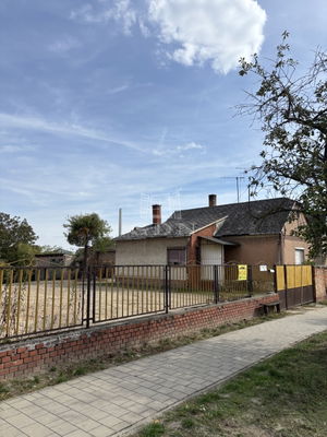 Eladó családi ház Ászár, 58m2