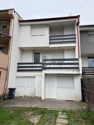 Eladó sorház Komárom, 120m2