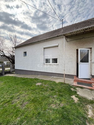 Eladó családi ház Mocsa, 100m2