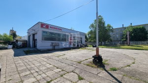 Eladó üzlethelyiség Székesfehérvár, 200m2