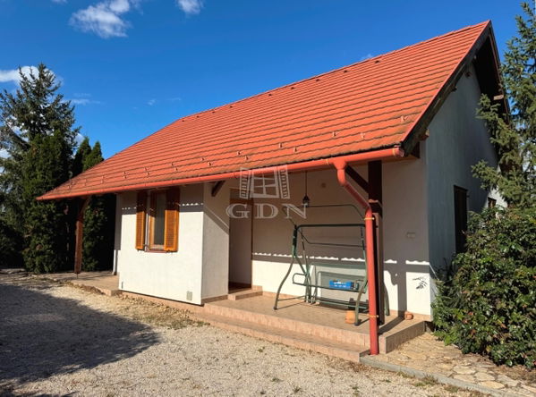 Kőszárhegy Einfamilienhaus - 63.000.000 HUF