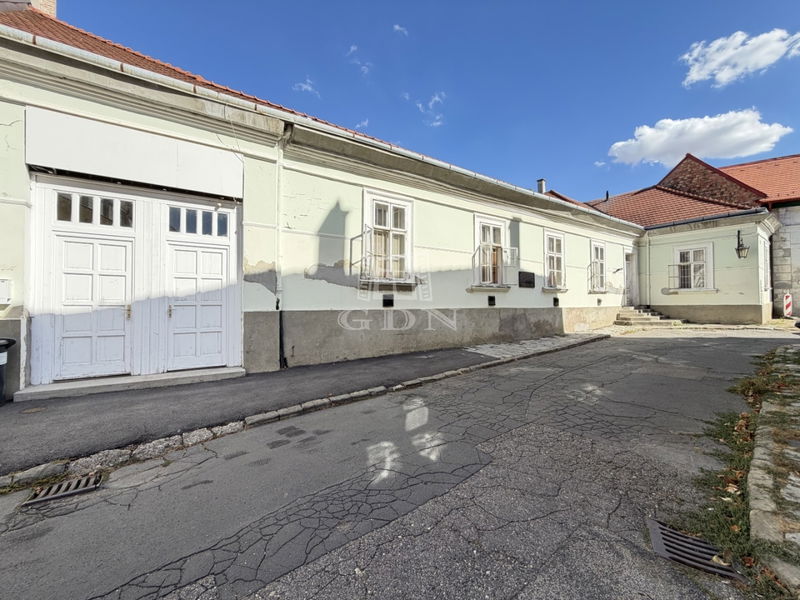 Eladó Székesfehérvár Lakás (téglaépítésű)