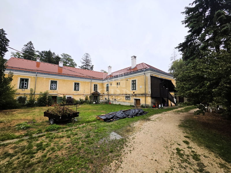 Eladó Zirc Lakás