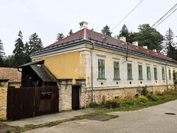 Zirc Lakás