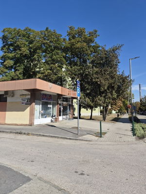 Eladó üzlethelyiség Százhalombatta, 120m2