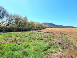 Üröm Участок