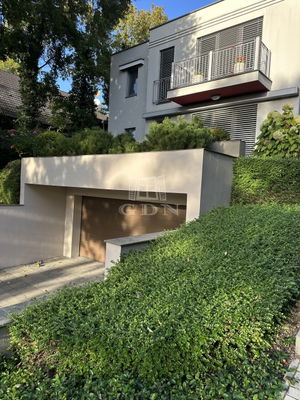 Eladó családi ház Budapest II. kerület, 280m2