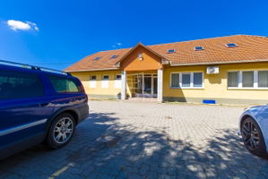Vânzare zona industriala Aszód, 700m2