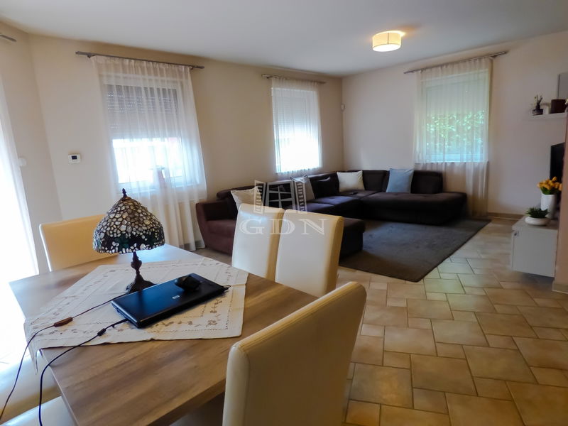 Eladó Nagytarcsa Lakás (téglaépítésű)