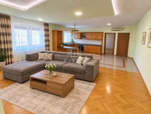 Eladó lakás (téglaépítésű) Kecskemét, 103m2