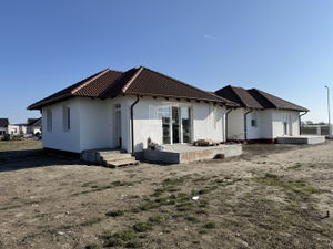 出卖 双面别墅 Jászberény, 83m2