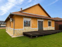 Üllő Családi ház