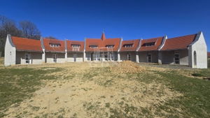 Eladó lakás (téglaépítésű) Úrkút, 386m2